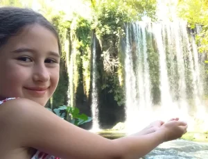 Antalya’nın serin sığınağı… Düden Şelalesi ziyaretçilerin gözdesi