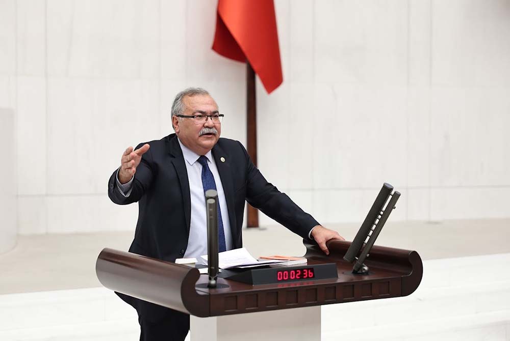 Milletvekili değil cırcırböceği: Hergün eleştirecek birşeyler buluyor!