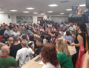 Aydın’da belediye meclisi savaş alanına döndü