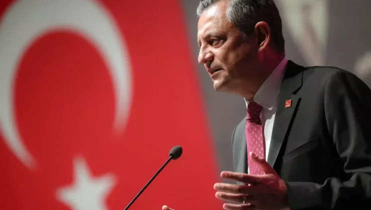 CHP’de tarihi kurultay: Özel tüm oyları aldı