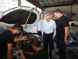 AK Partili Mustafa Savaş’ın sanayi pozu gündem oldu